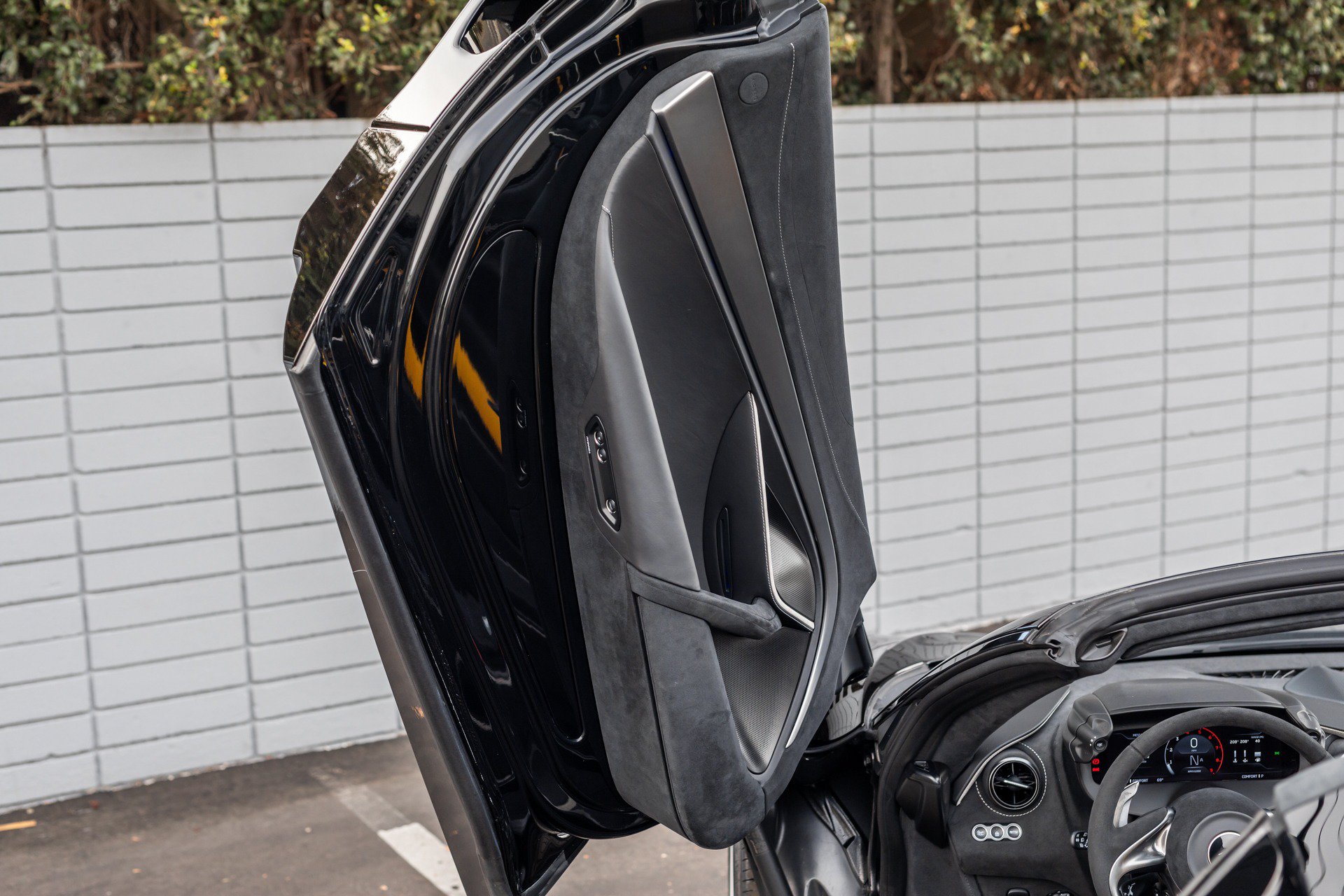 Used 2024 McLaren 750S Spider RWD image 39