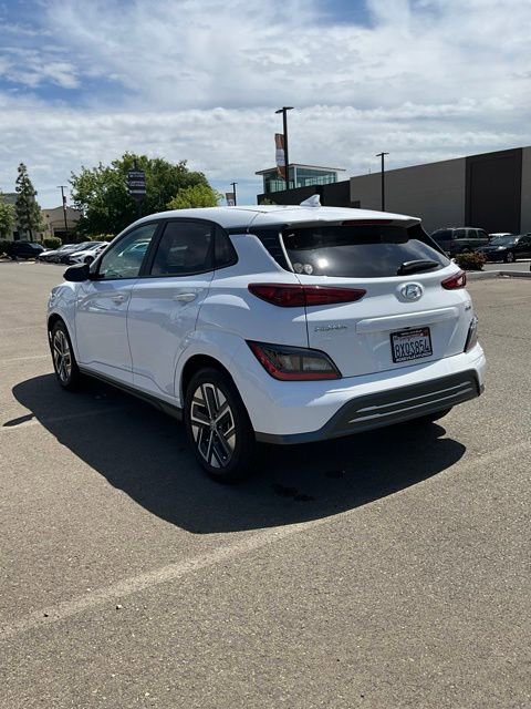 Used 2022 Hyundai Kona SEL w/ Convenience Package FWD image 4