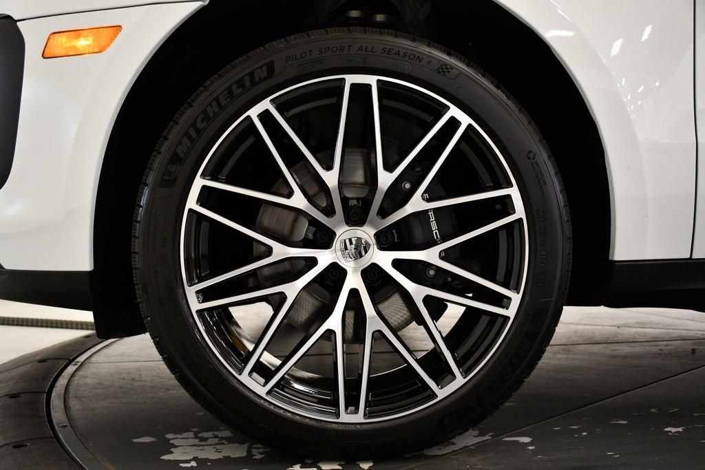 Certified 2026 Porsche Macan AWD/4WD image 15