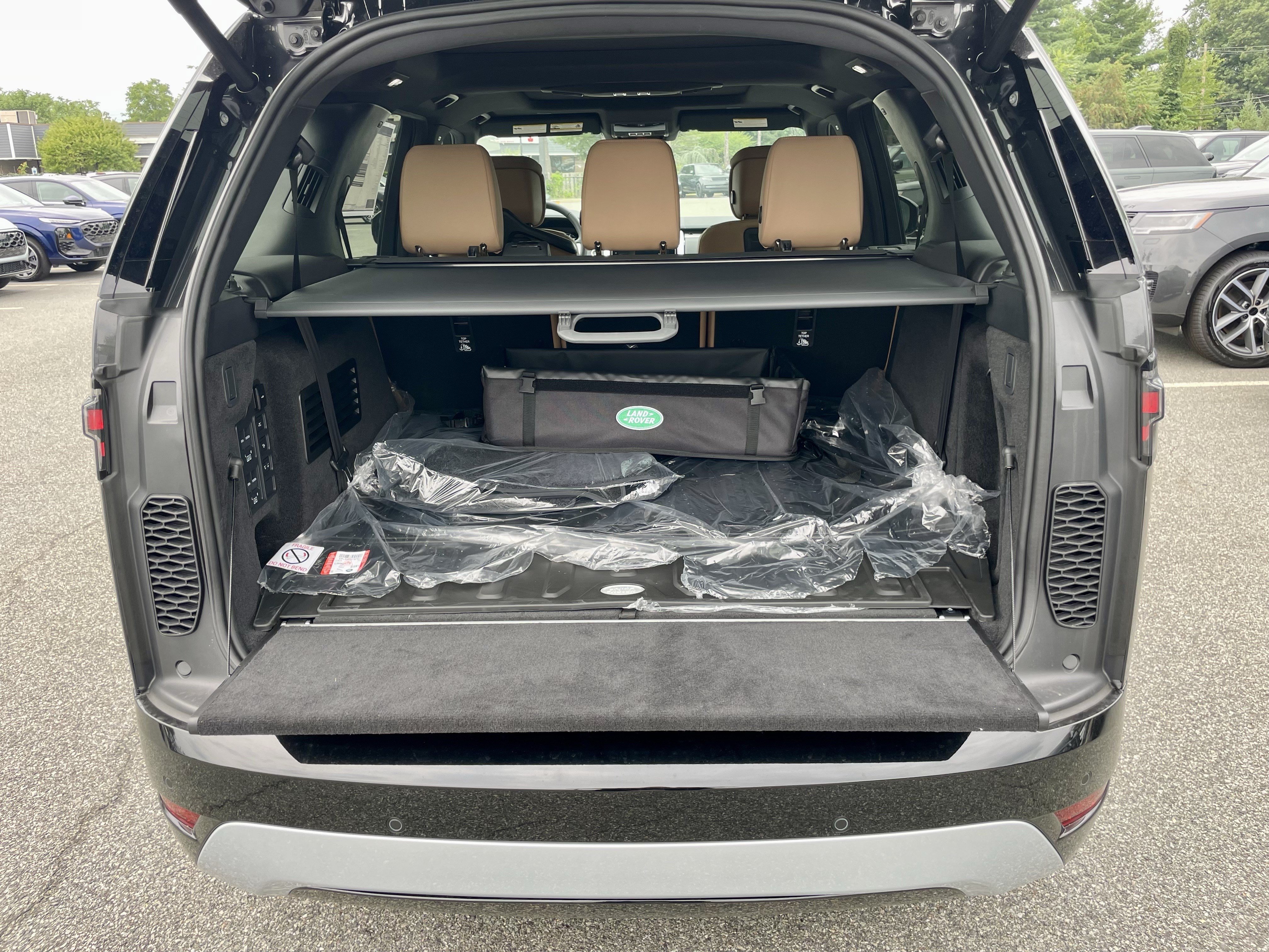 New 2026 Land Rover Discovery Limited Edition AWD/4WD image 39