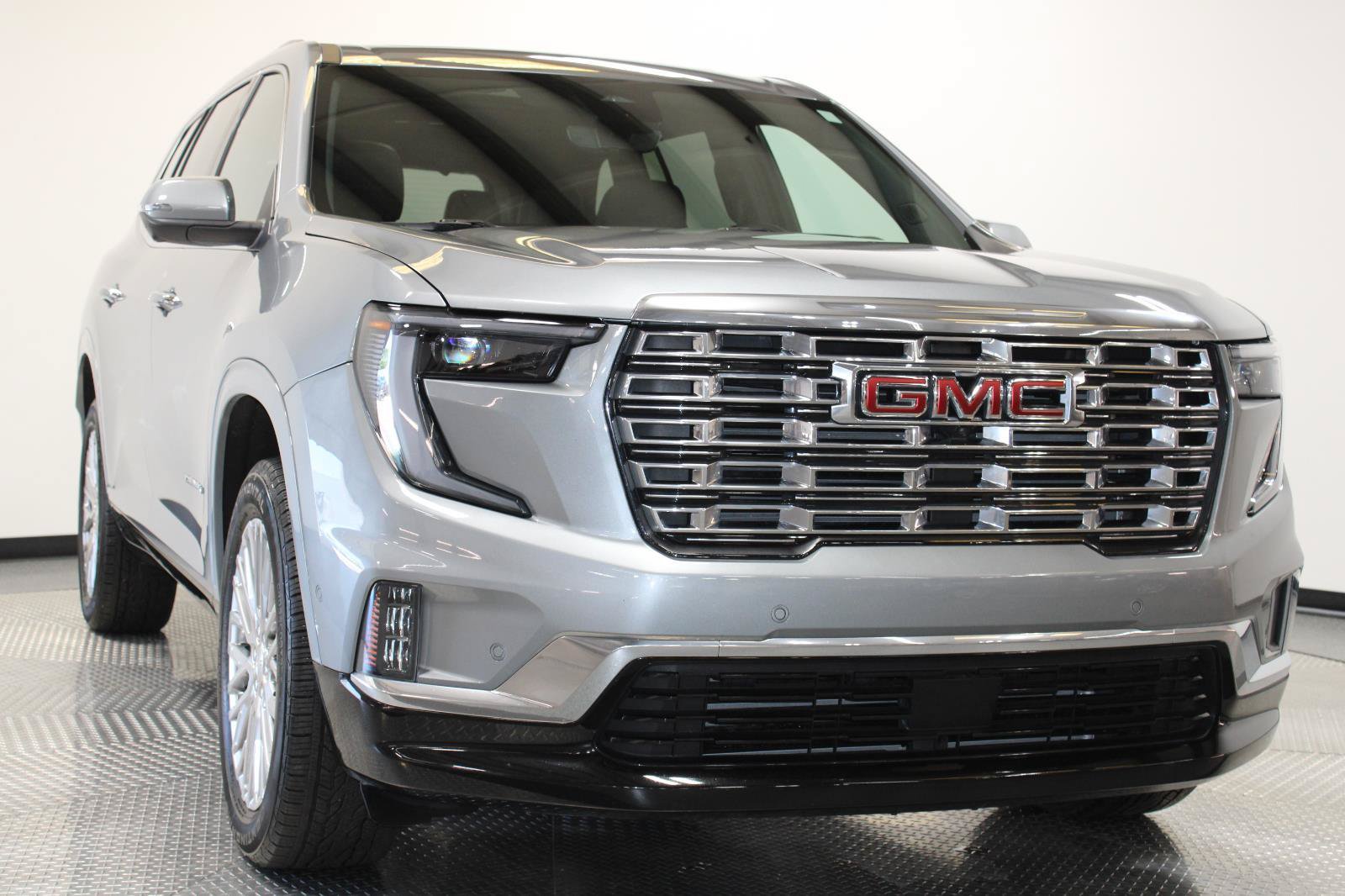 Used 2026 GMC Acadia Denali w/ Super Cruise Package AWD/4WD image 3