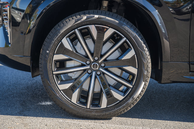 New 2027 Volvo XC90 B5 Plus AWD/4WD image 17