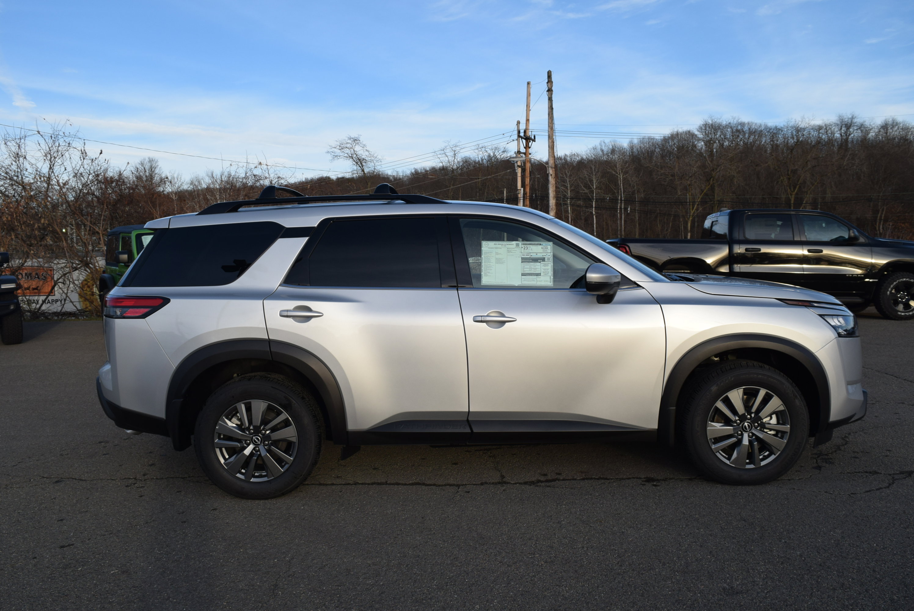 New 2025 Nissan Pathfinder SV image 5