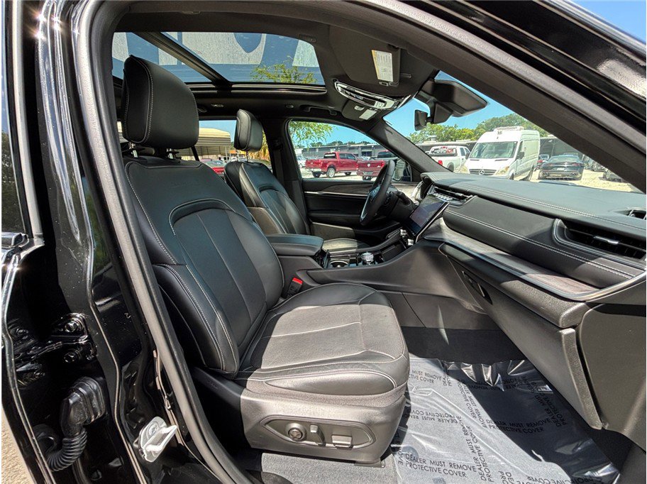 Used 2023 Jeep Grand Cherokee Overland image 50