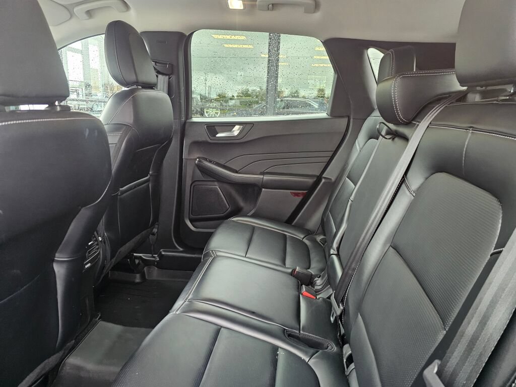 Certified 2025 Ford Escape Platinum AWD/4WD image 13