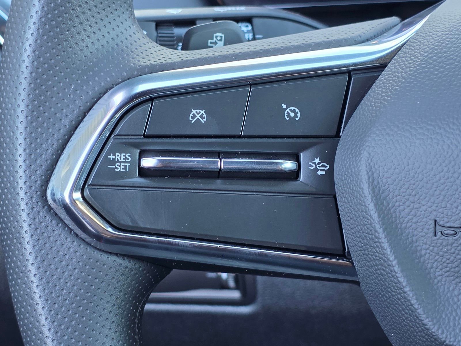 New 2026 Chevrolet Equinox EV LT w/ LPO, Blackout Package image 32