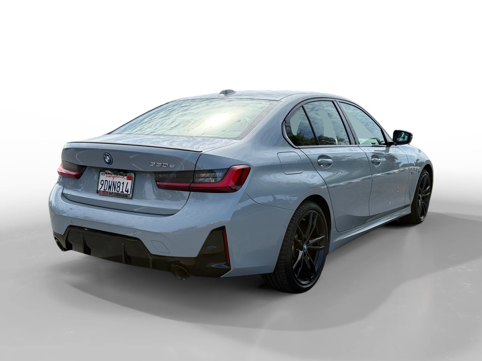 Used 2023 BMW 330e w/ M Sport Package RWD image 5