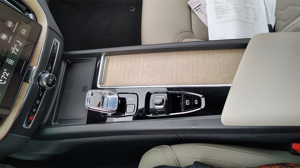 New 2026 Volvo XC60 B5 Plus w/ Climate Package image 21