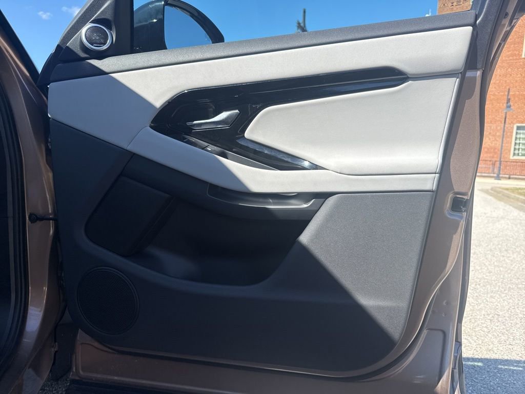 Used 2024 Land Rover Range Rover Evoque S image 33