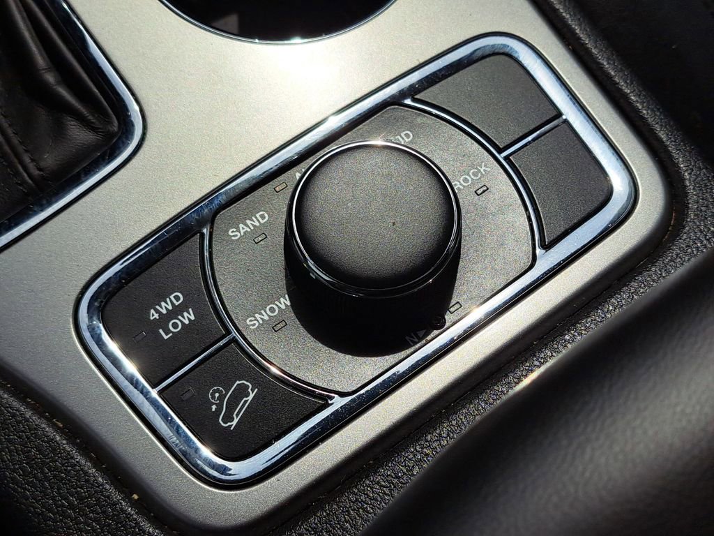 Used 2021 Jeep Grand Cherokee Limited image 12