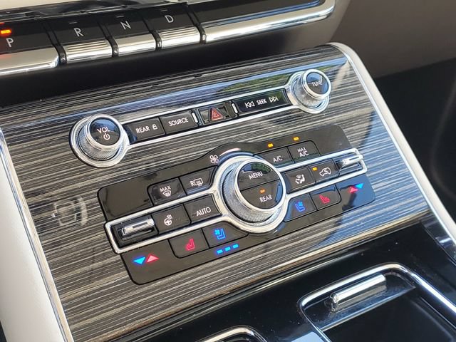 Used 2023 Lincoln Aviator Black Label w/ Dynamic Handling Package AWD/4WD image 24