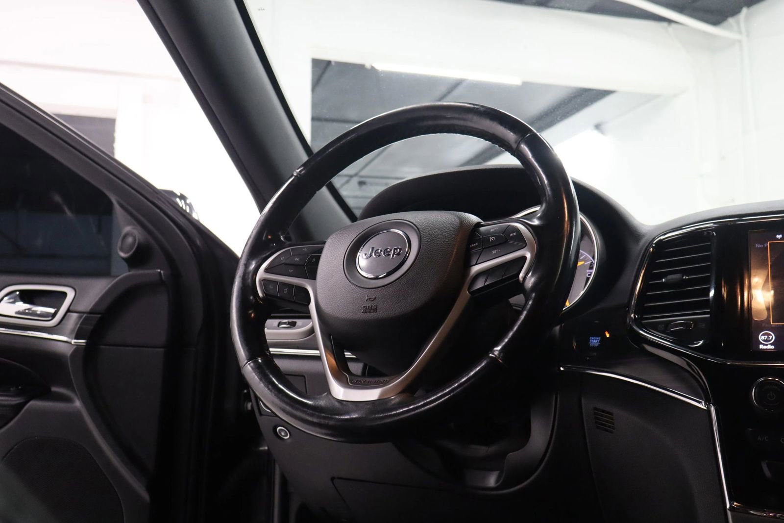 Used 2019 Jeep Grand Cherokee Limited image 20