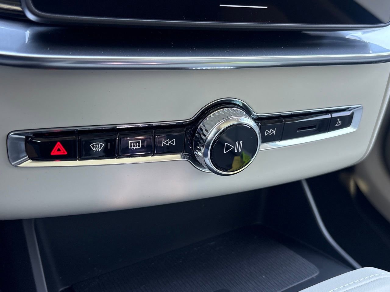 New 2026 Volvo XC90 T8 Ultra w/ Protection Package Premier image 15