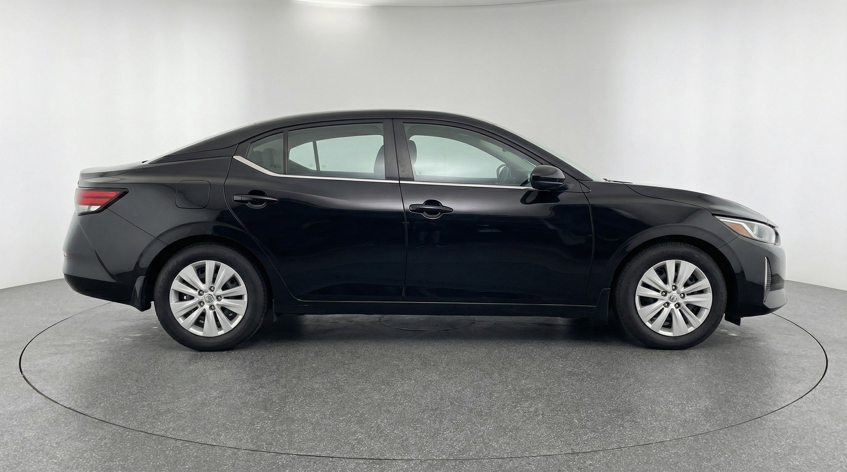 Used 2025 Nissan Sentra S image 11