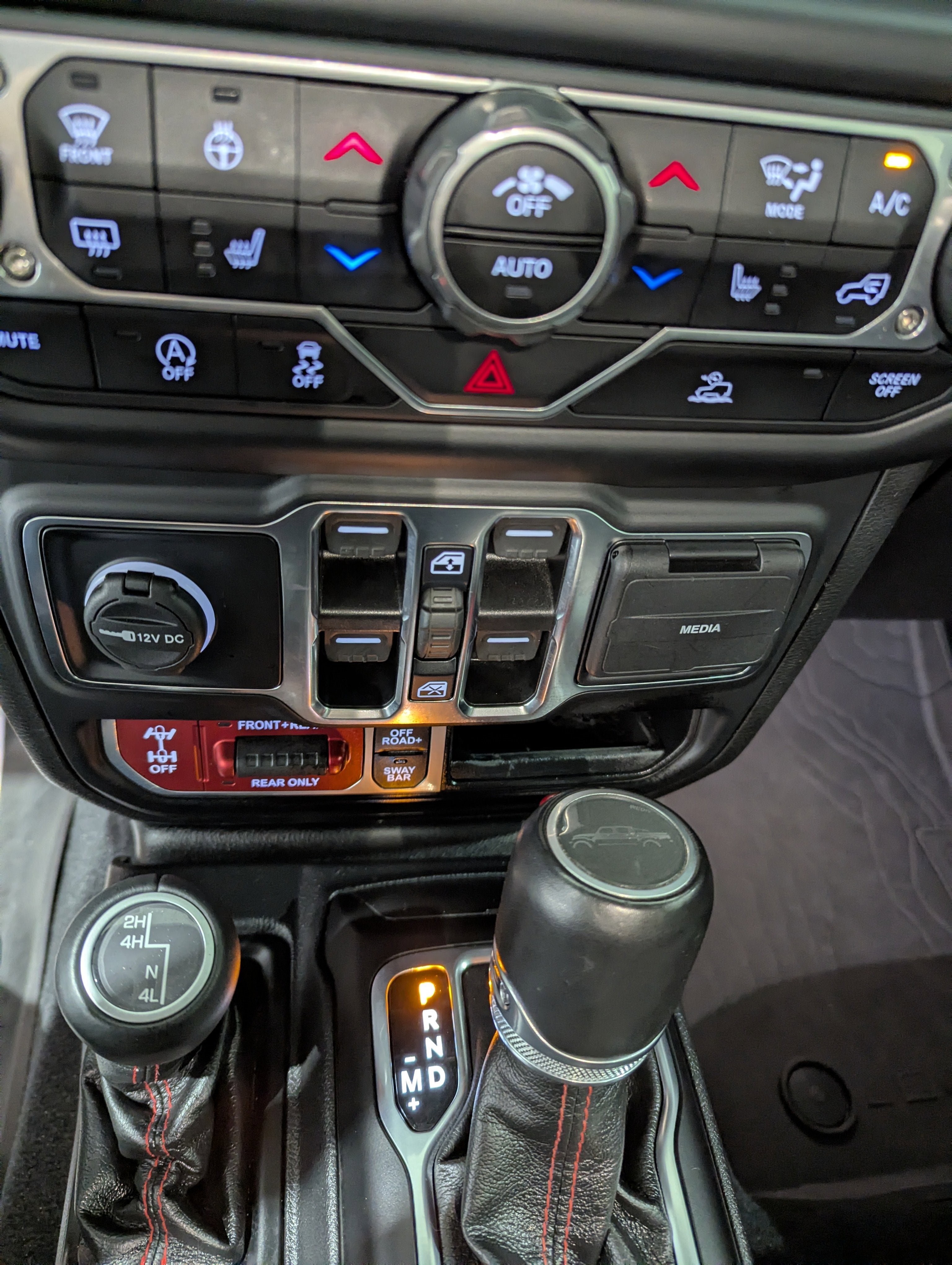 Used 2022 Jeep Gladiator Rubicon w/ Cold Weather Group AWD/4WD image 26