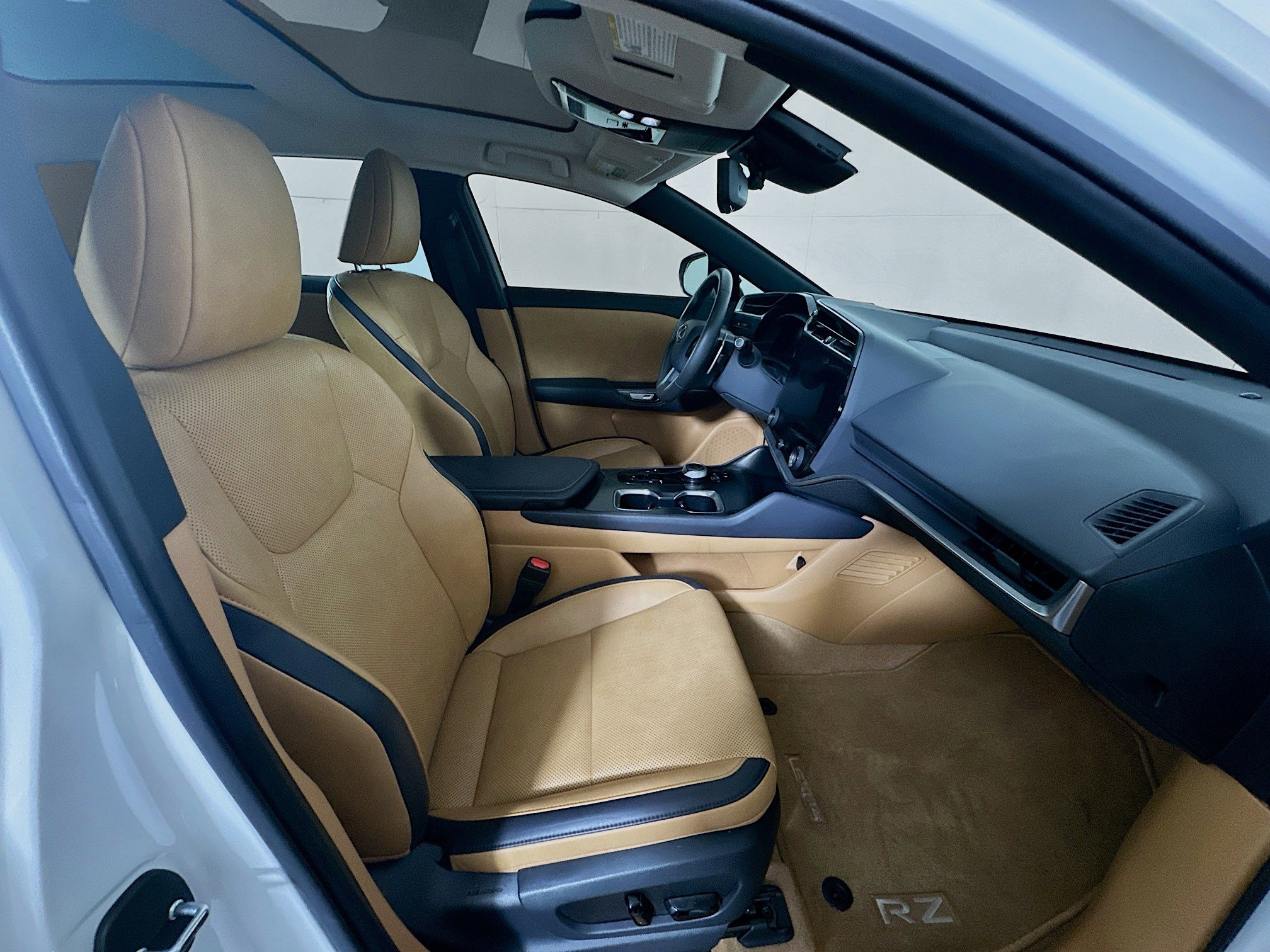 Used 2023 Lexus RZ 450e Premium w/ Technology Package AWD/4WD image 34