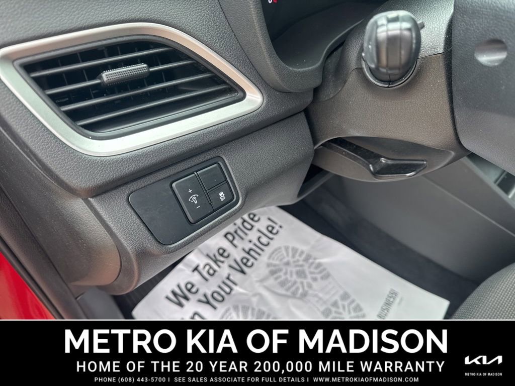 Used 2022 Hyundai Accent SEL image 13