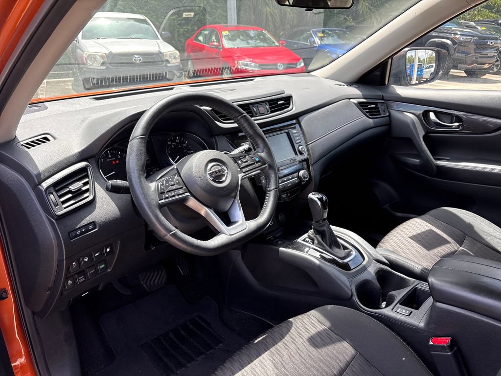 Used 2019 Nissan Rogue SV w/ Sun & Sound Touring Package AWD/4WD image 5