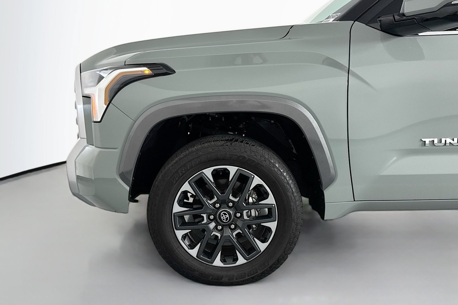 Used 2025 Toyota Tundra Limited AWD/4WD image 9