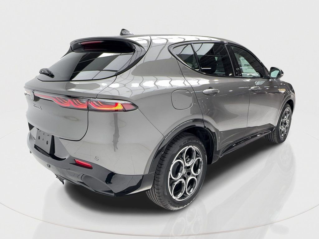 New 2025 Alfa Romeo Tonale w/ Premium Package image 8