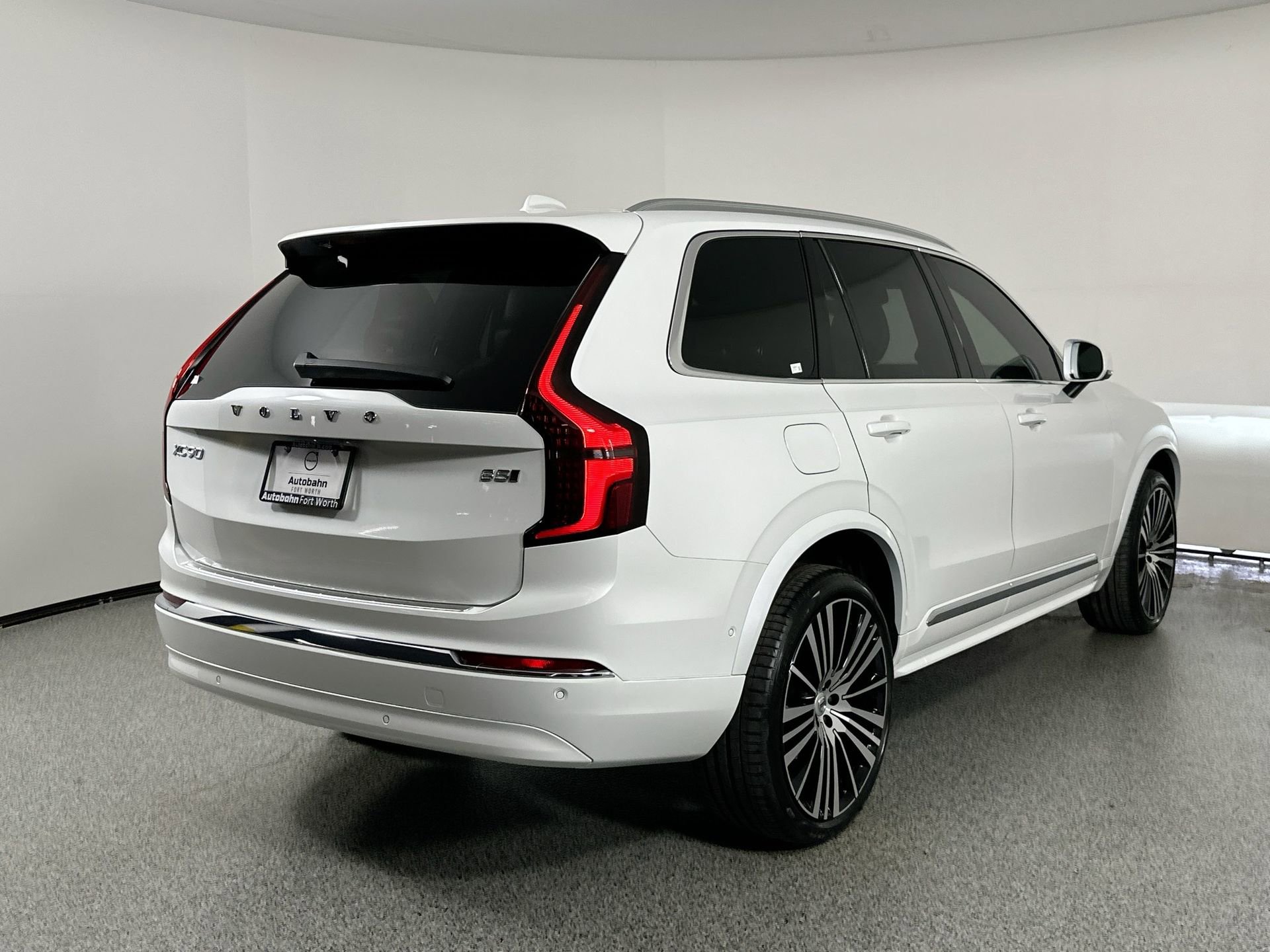 New 2026 Volvo XC90 B5 Plus image 4