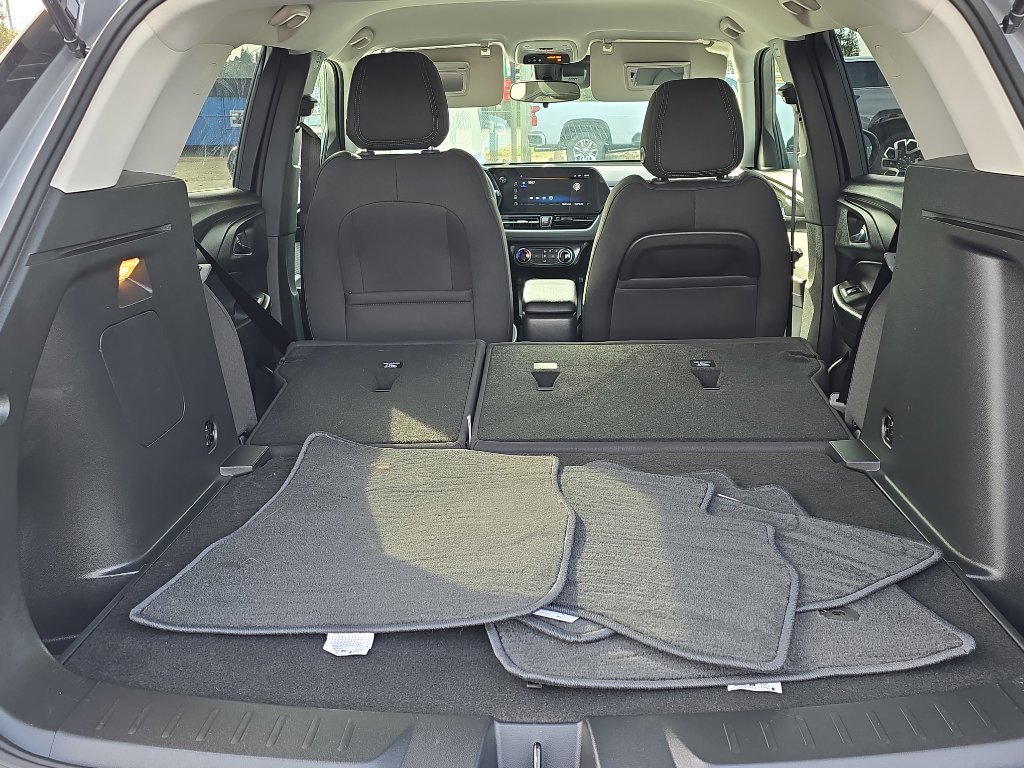 Certified 2025 Chevrolet TrailBlazer LT w/ Driver Confidence Package image 10