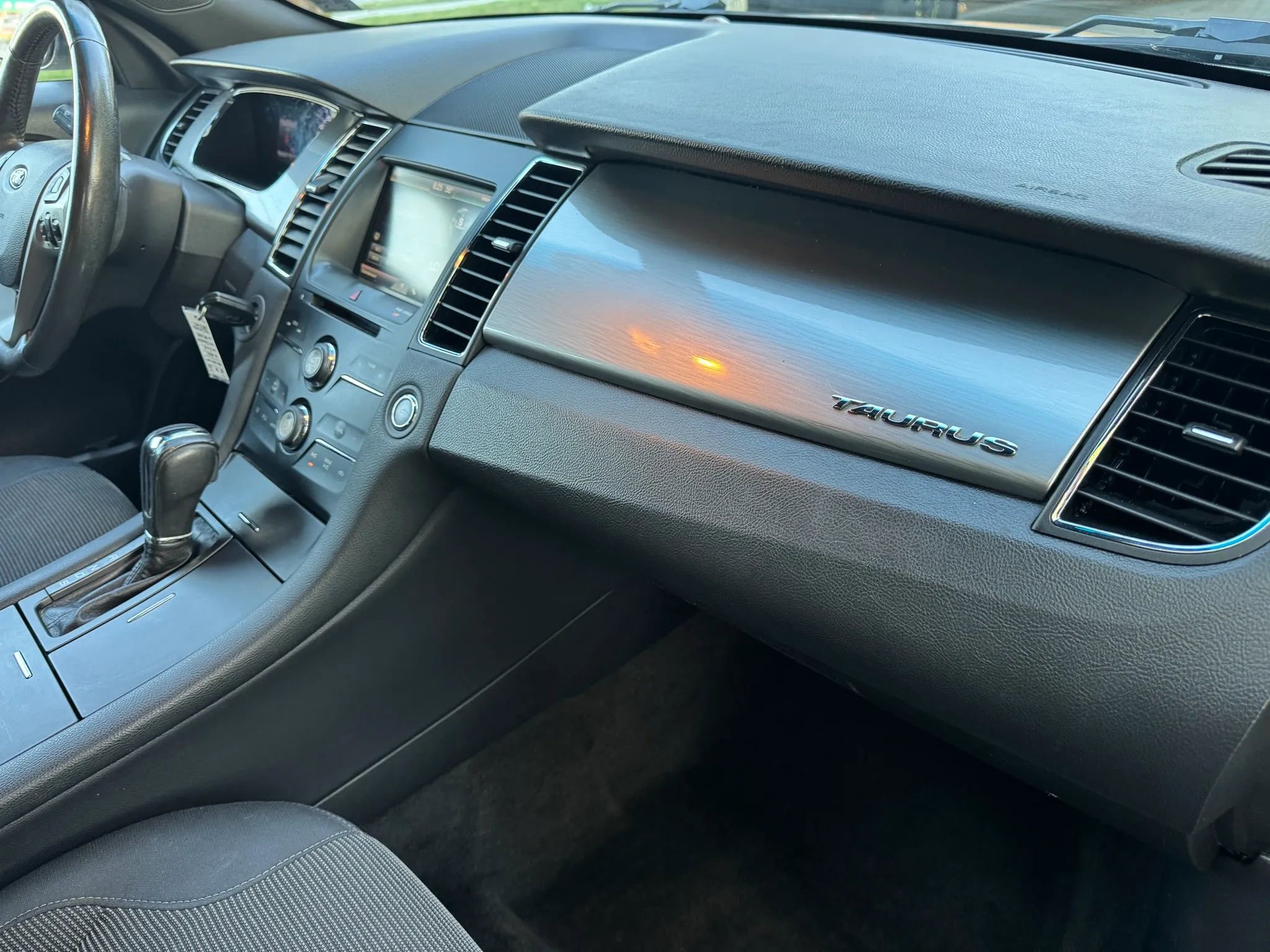 Used 2014 Ford Taurus SEL w/ Equipment Group 201A image 9