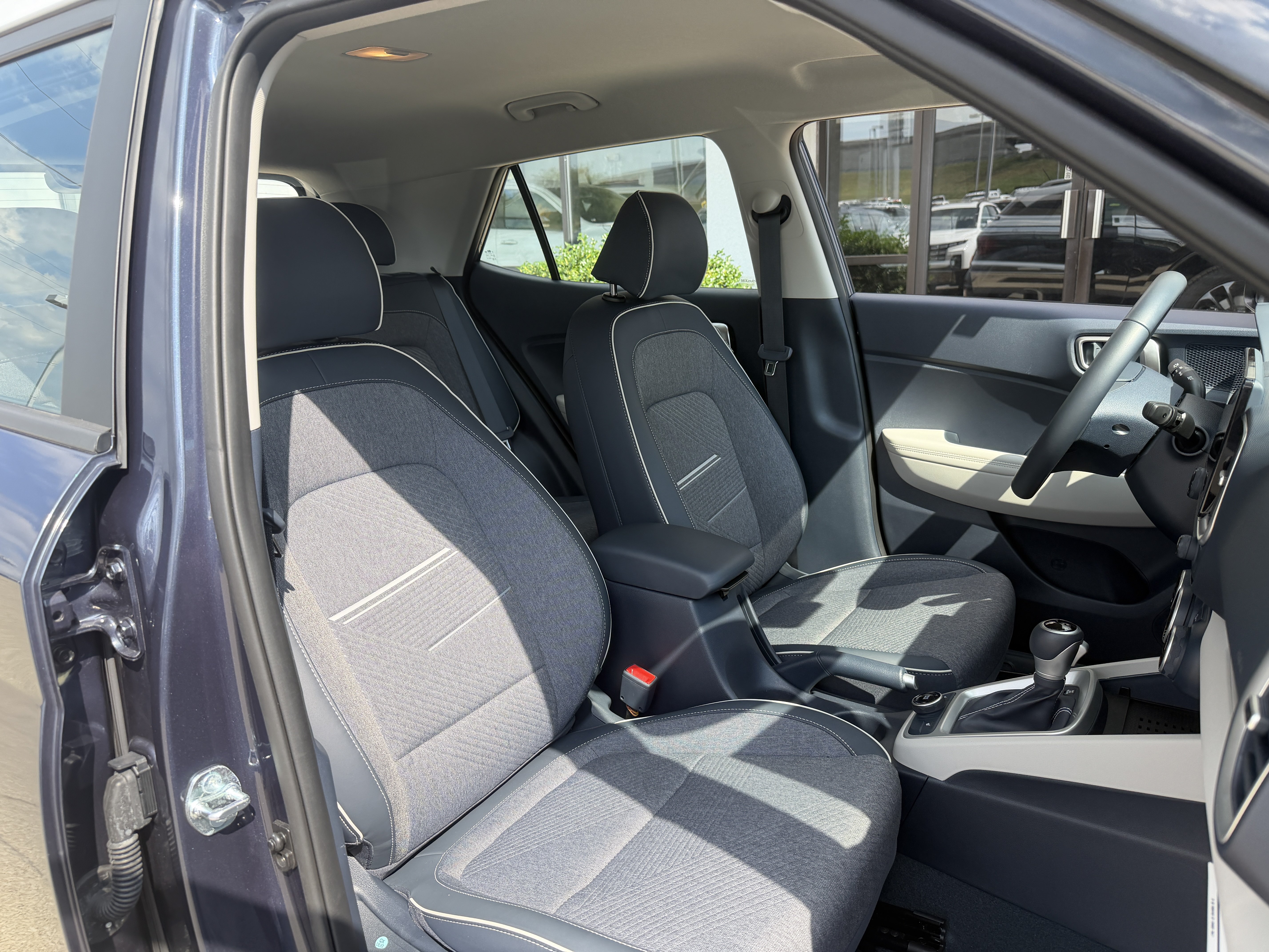 Certified 2025 Hyundai Venue Limited FWD image 20