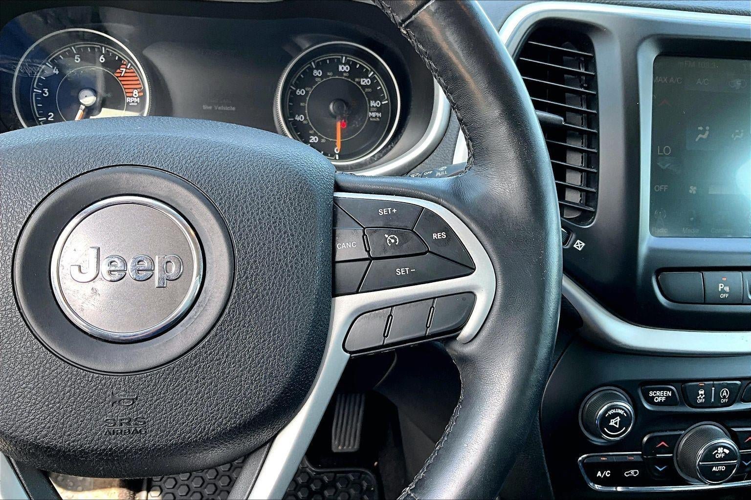 Used 2018 Jeep Cherokee Trailhawk w/ Comfort/Convenience Group AWD/4WD image 19