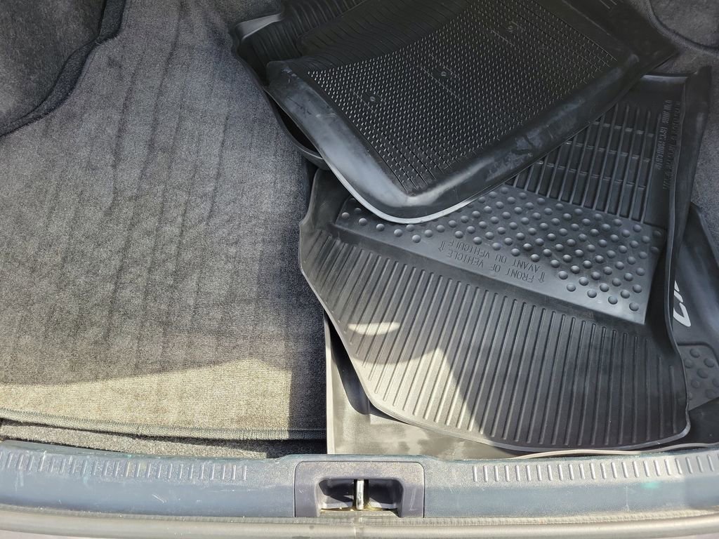 Used 2015 Toyota Camry LE FWD image 11