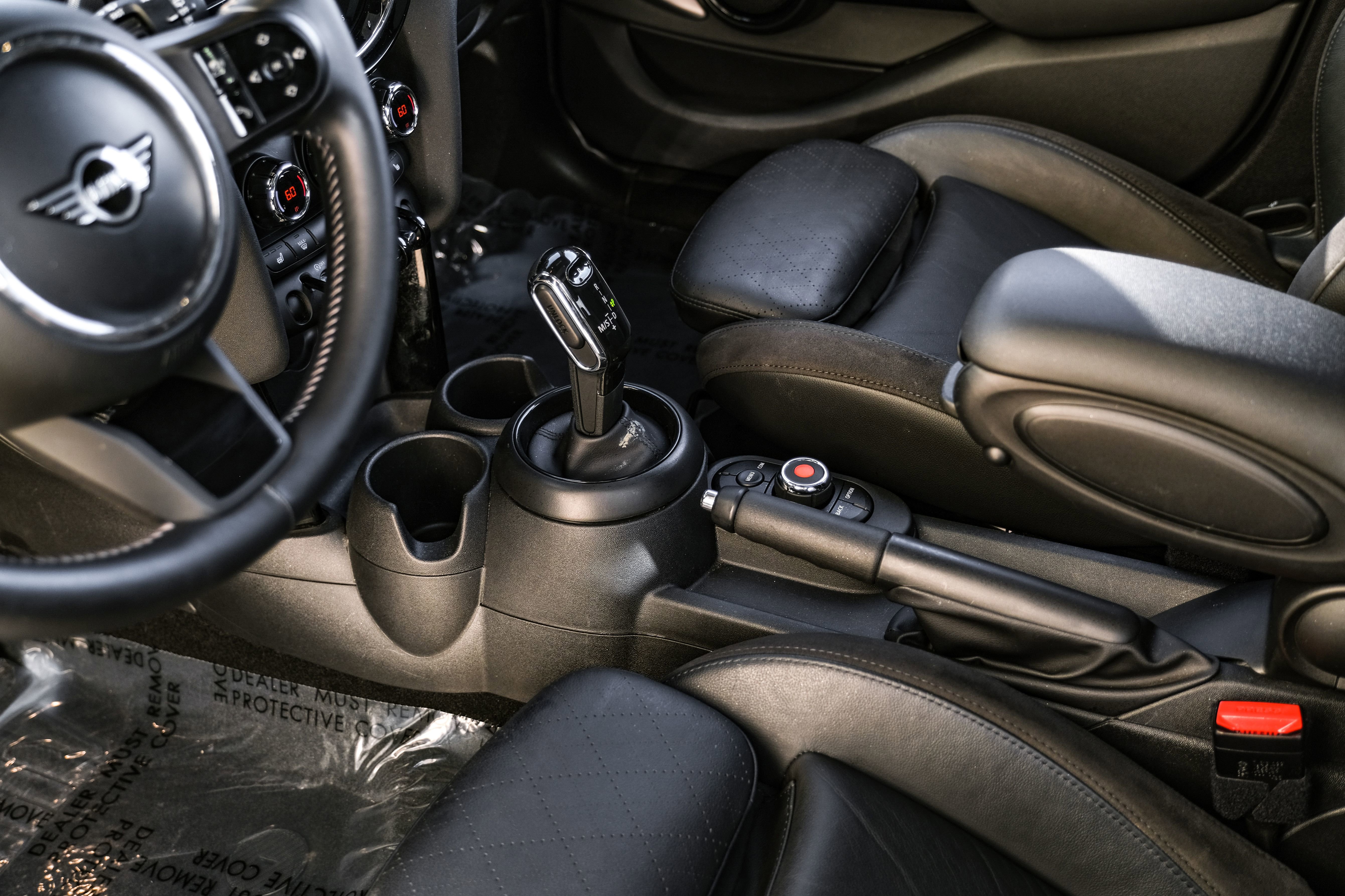 Used 2022 MINI Cooper 4-Door Hardtop w/ Signature Upholstery Package image 23