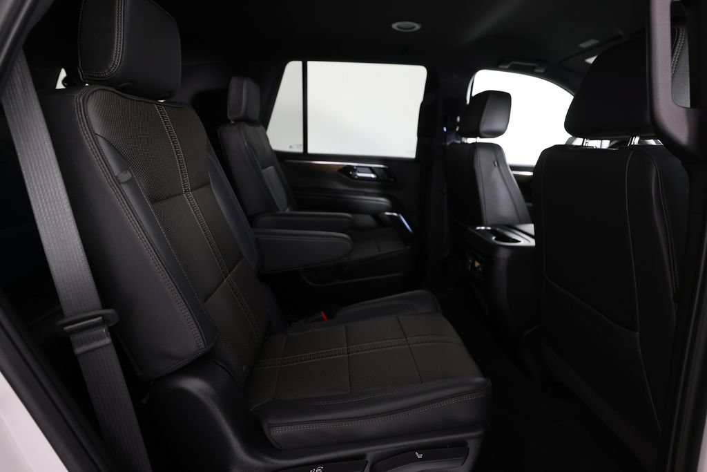 Used 2025 Chevrolet Tahoe High Country AWD/4WD image 11