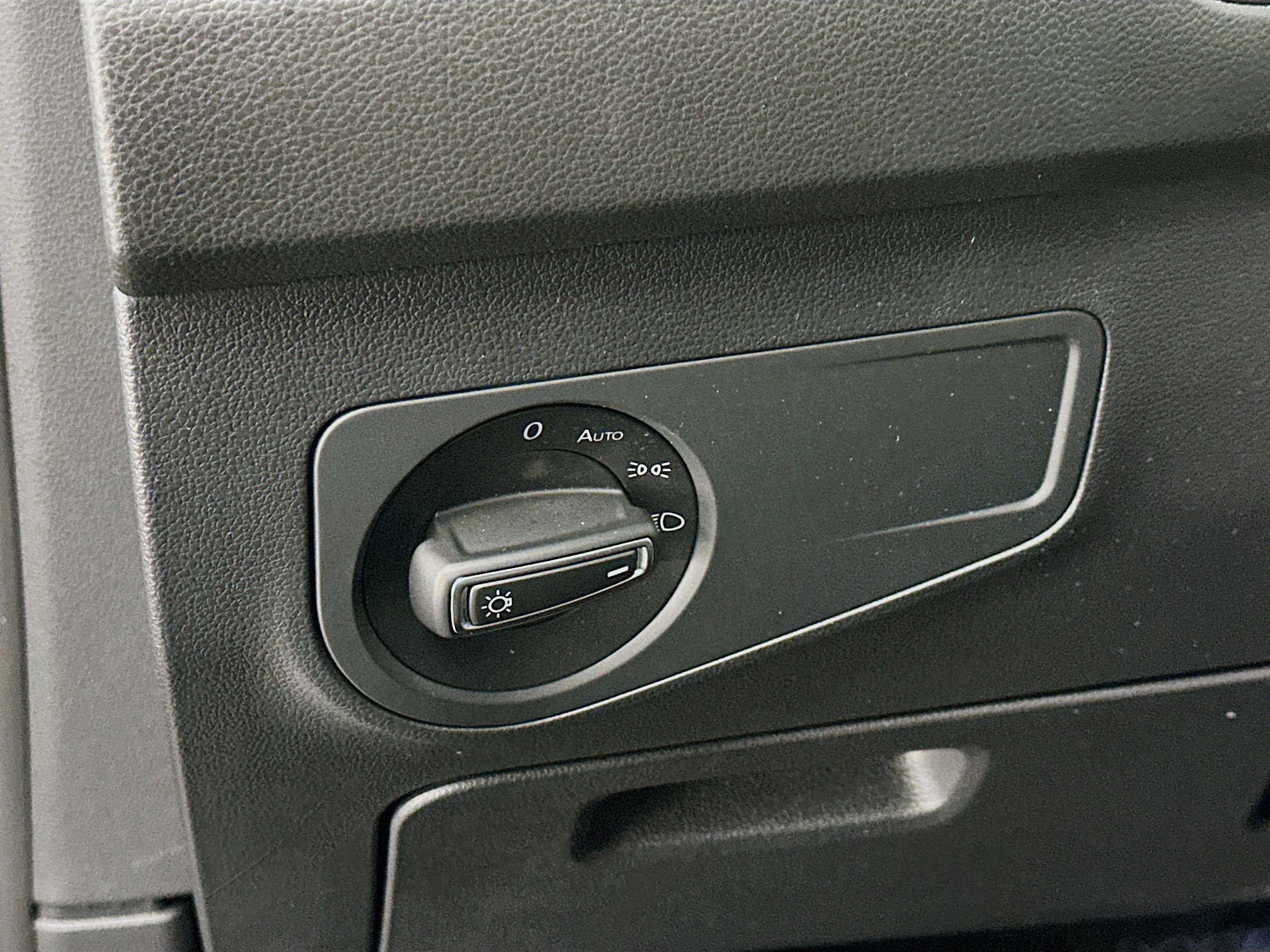 Used 2022 Volkswagen Tiguan SE image 17