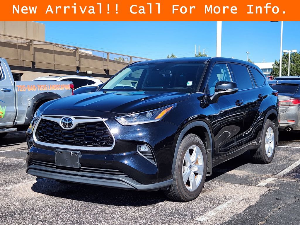Used 2021 Toyota Highlander LE image 3