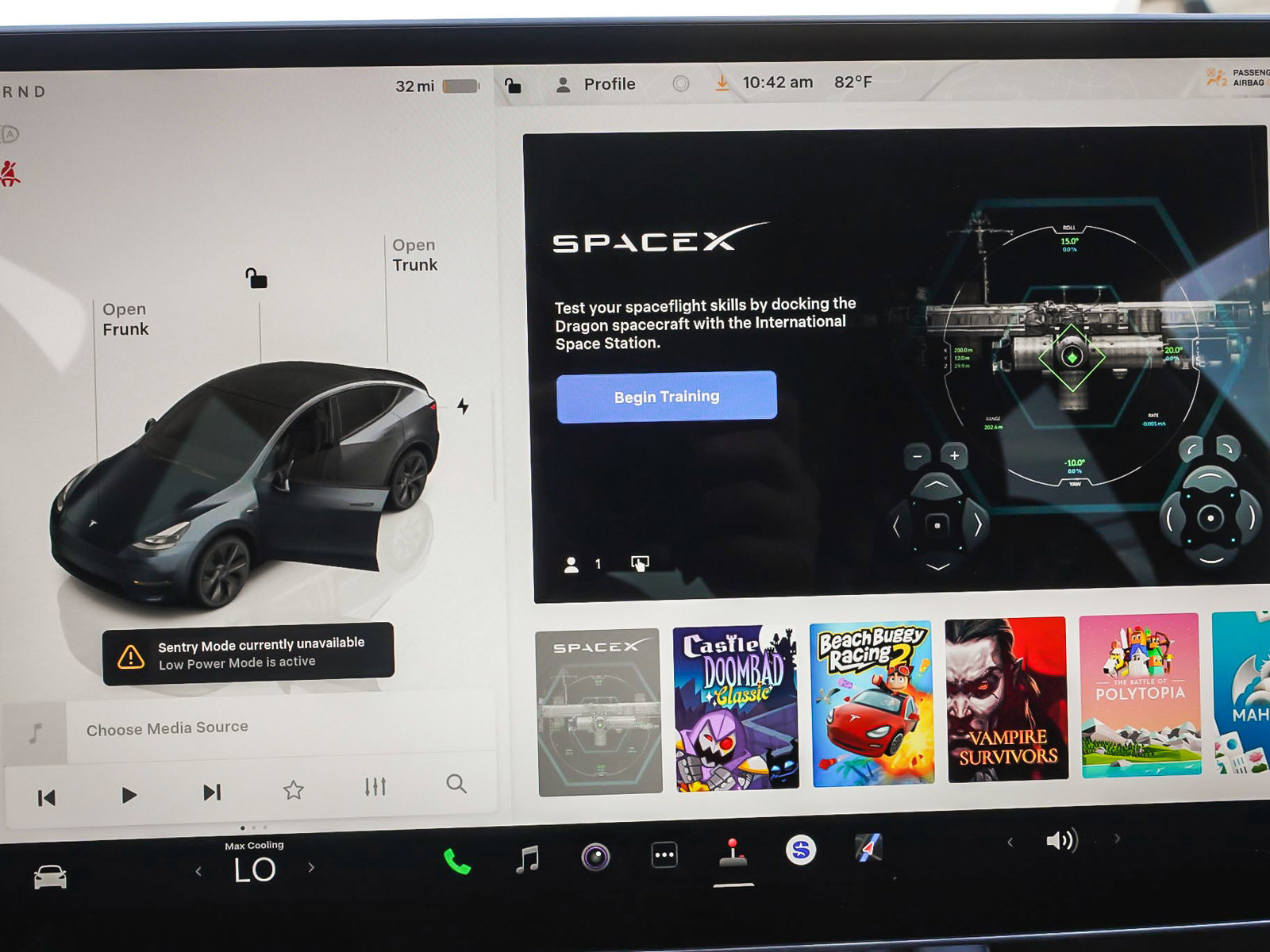 Used 2025 Tesla Model Y Long Range AWD/4WD image 22