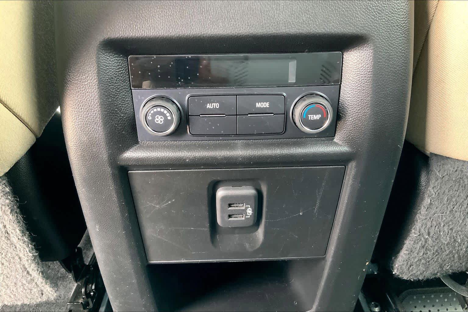 Used 2023 Chevrolet Traverse LS FWD image 30