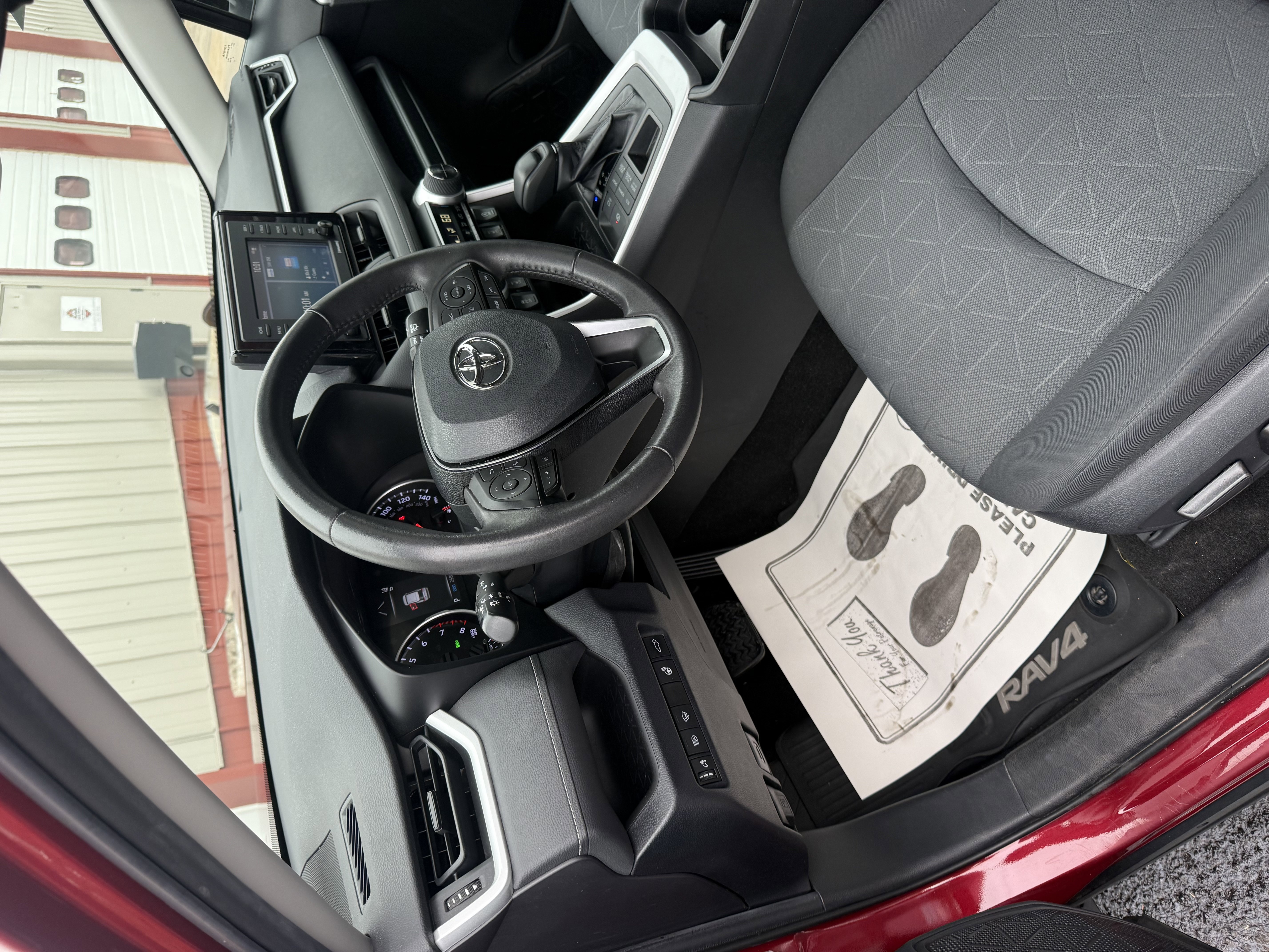 Used 2020 Toyota RAV4 XLE image 10