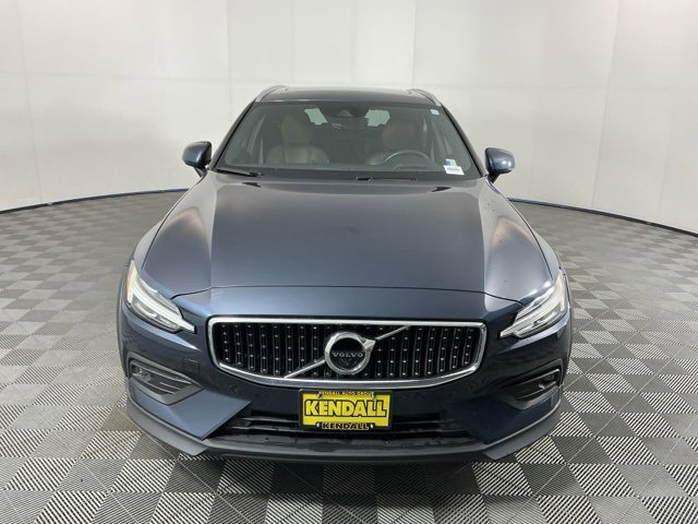 Used 2021 Volvo V60 T5 Cross Country image 2