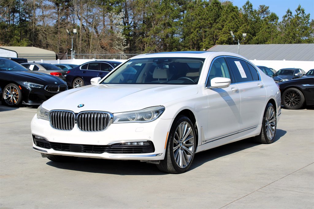 Used 2017 BMW 750i RWD image 3