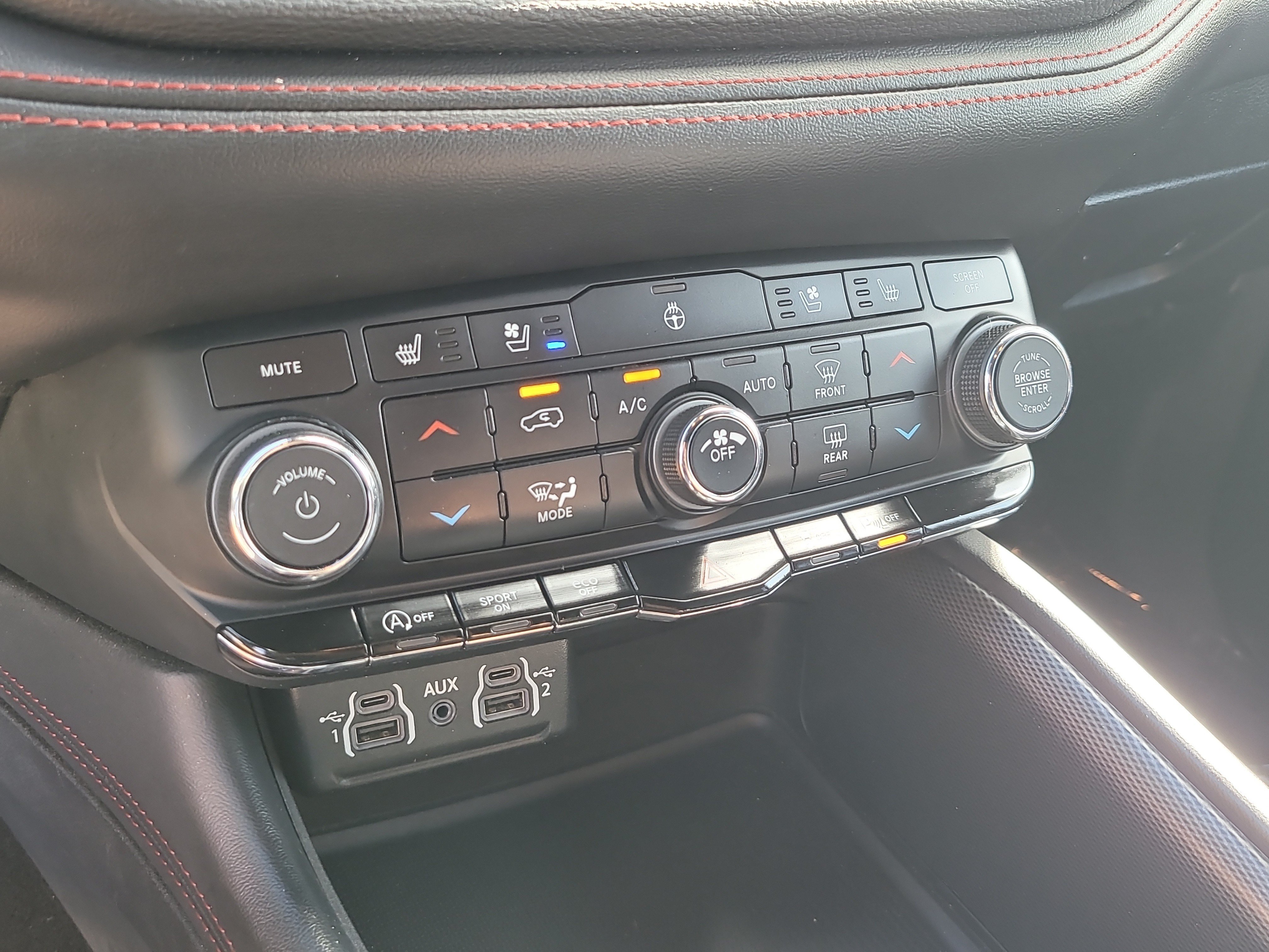Used 2024 Dodge Durango GT RWD image 25
