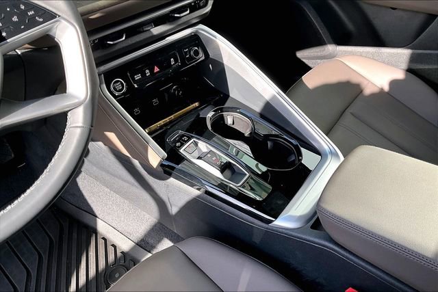 Used 2025 Audi Q5 Premium w/ Convenience Package image 18