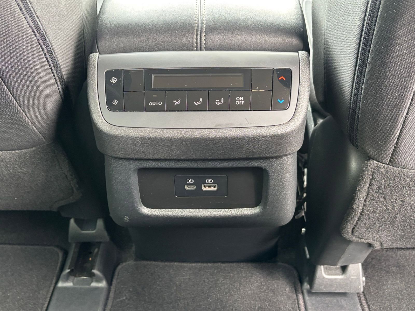 Used 2025 Nissan Pathfinder SV AWD/4WD image 25
