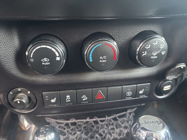 Used 2016 Jeep Wrangler Unlimited Rubicon image 26