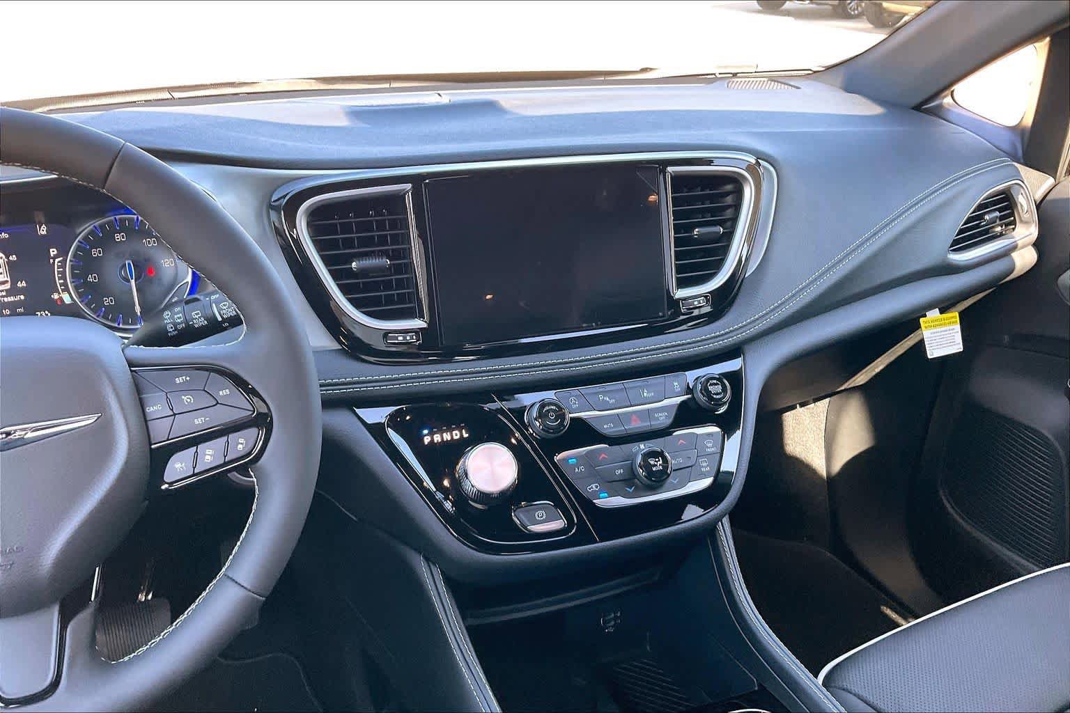 New 2026 Chrysler Pacifica Limited w/ S Appearance Package FWD image 6