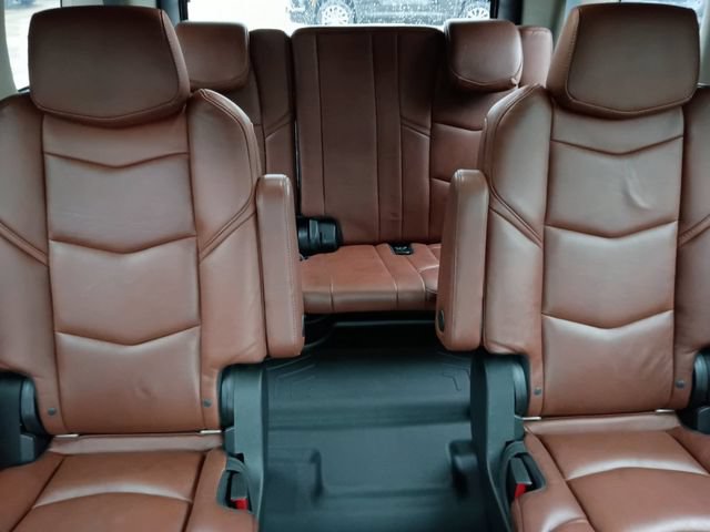 Used 2017 Cadillac Escalade Premium Luxury RWD image 5