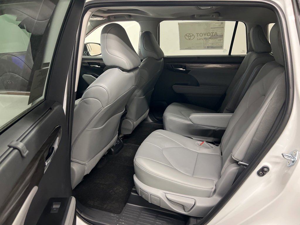 New 2026 Toyota Highlander Limited image 6