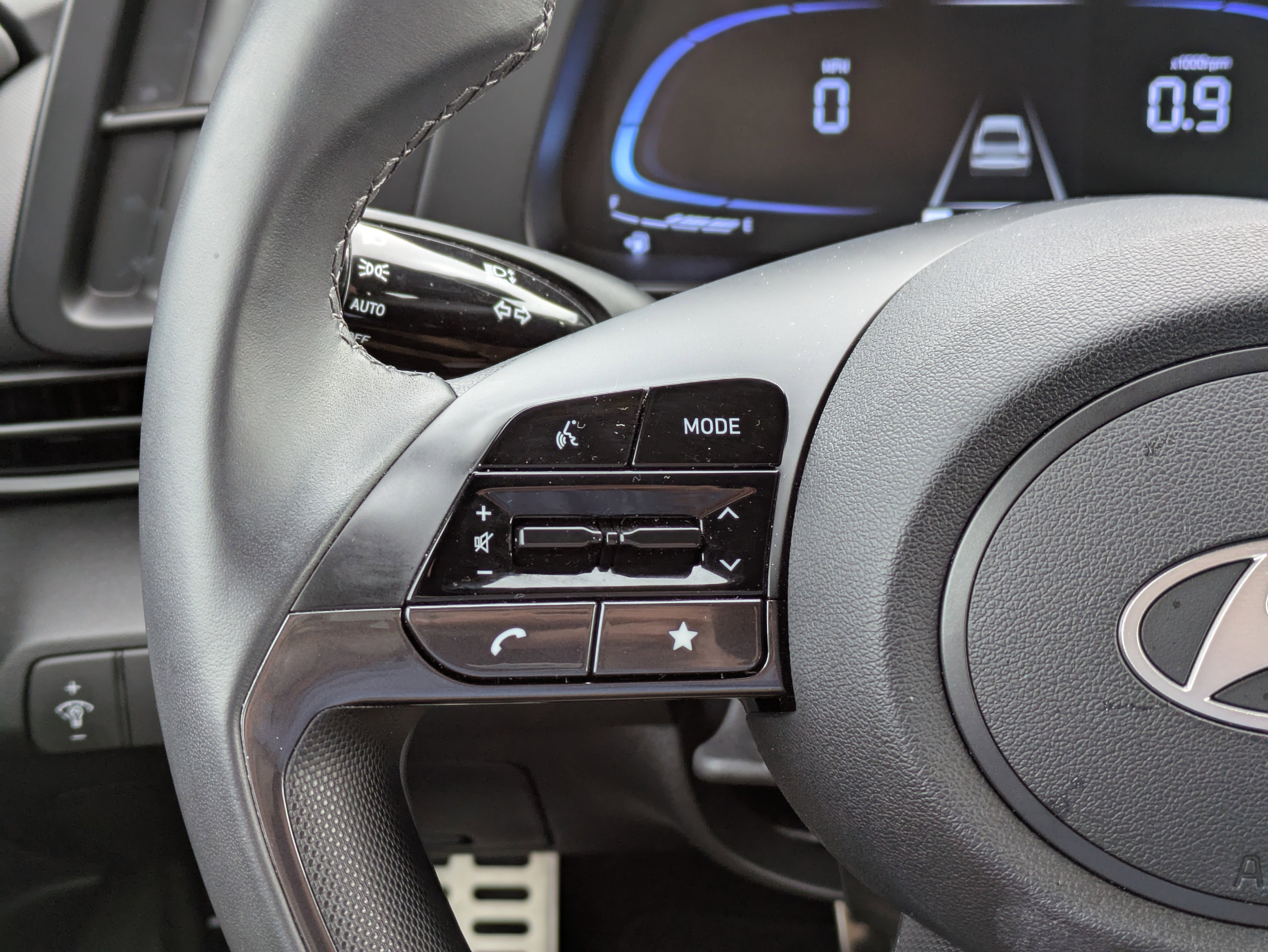 Certified 2025 Hyundai Elantra Sport image 22