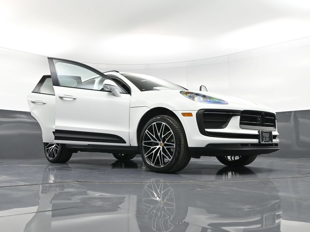 Certified 2026 Porsche Macan AWD/4WD image 37