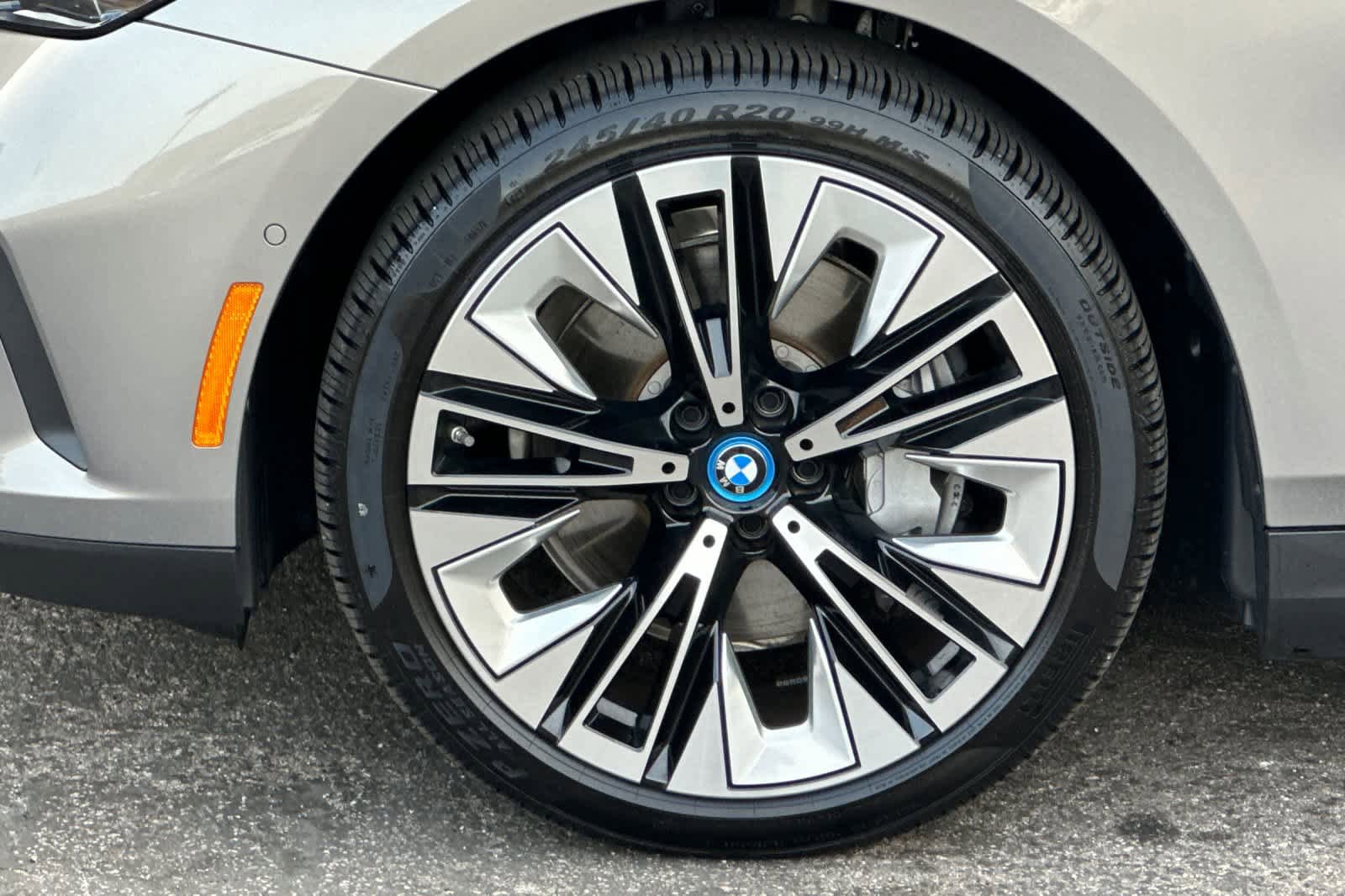 Used 2024 BMW i5 eDrive40i w/ M Sport Package RWD image 29