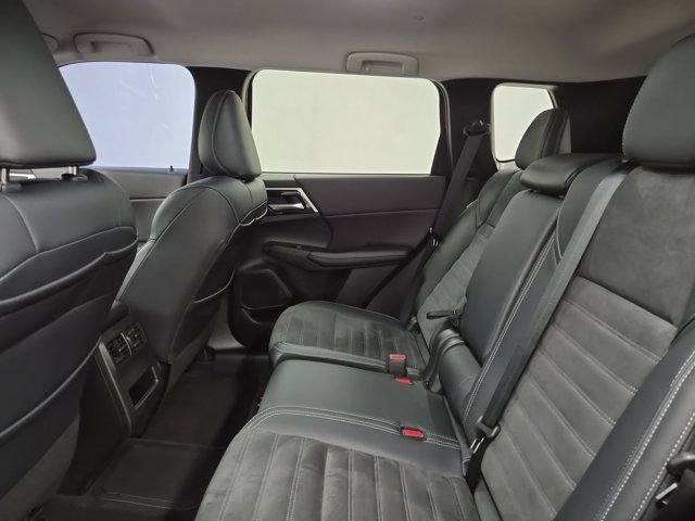 Used 2023 Mitsubishi Outlander 4WD Plug-In Hybrid image 17